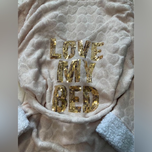 Warm Hooded Robe - Picture 5 of 9